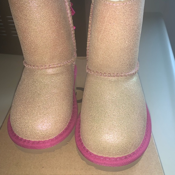 Ugg toddler 7 - Picture 2 of 5